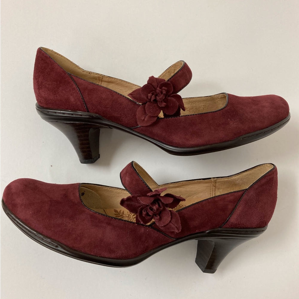 Sofft Suede Mary Jane Shoes Never Worn! Sz 9.5 Wide